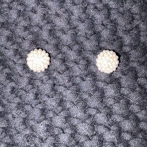 Elegant Pearl Cluster Earrings that are magnets. No piercing needed.